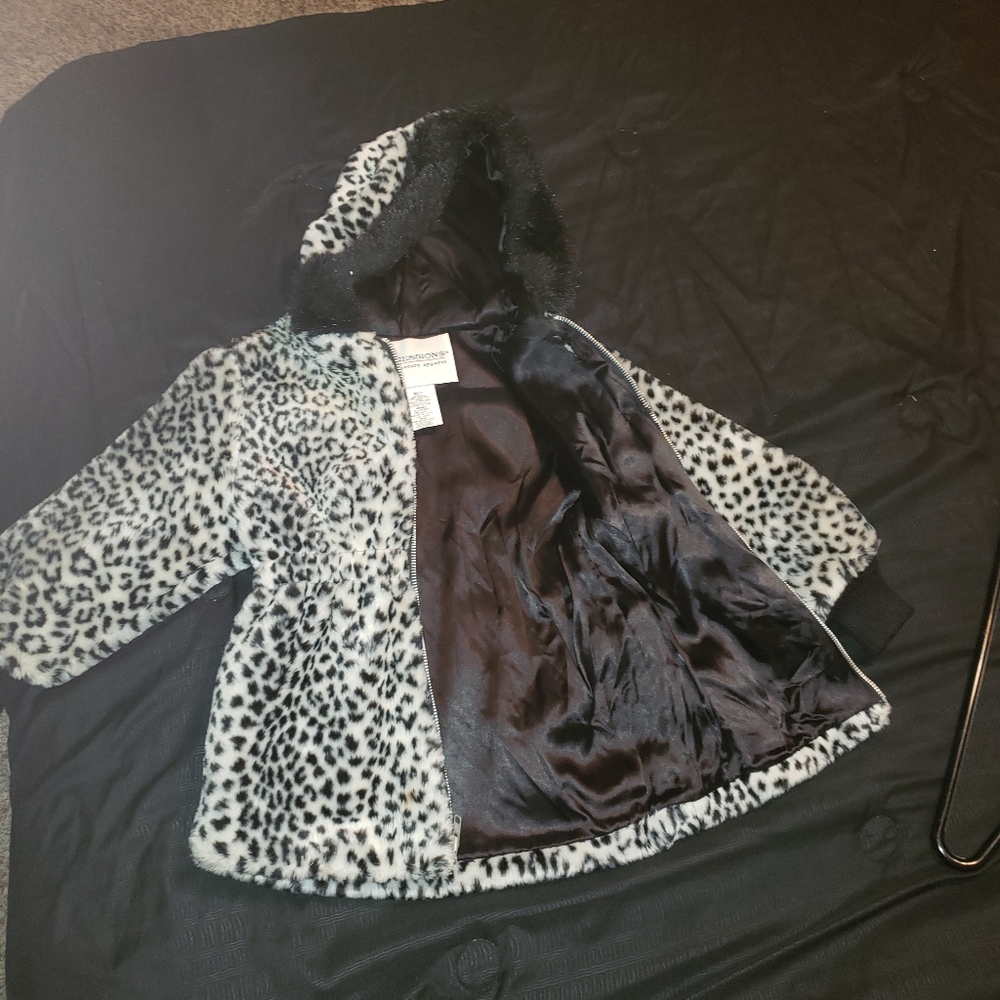 Girls coat - Picture 3 of 3